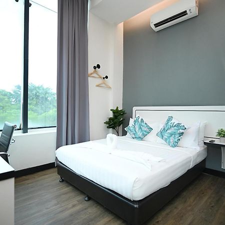 שאה אלאם Swing & Pillows - Kota Kemuning Selangor מראה חיצוני תמונה